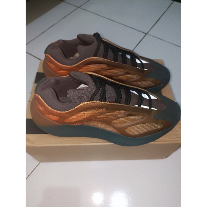 preloved adidas yeezy 700 V3