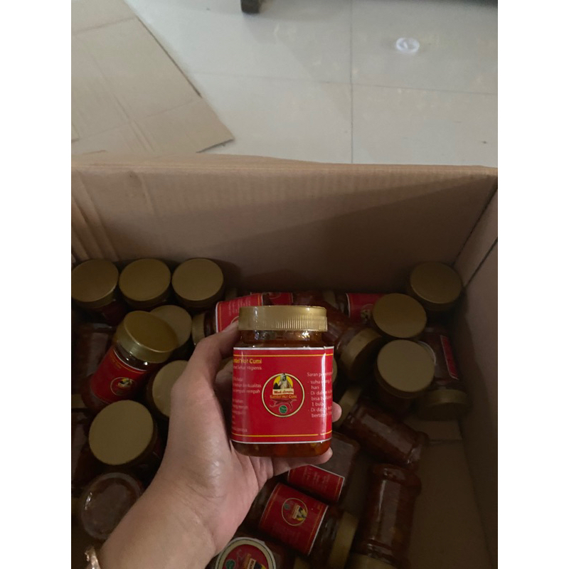 

sambal beby cumi 200 ml