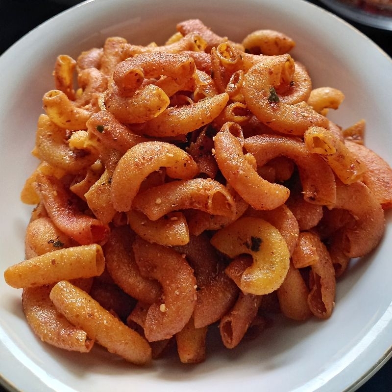 

Makaroni Bantet Pedas Daun Jeruk Kiloan 1kg