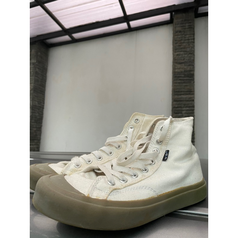 Sepatu SABA white uk 44