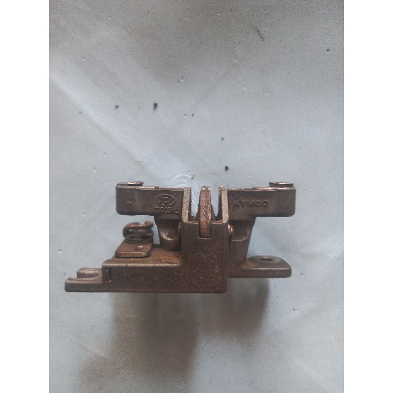 BESI DUDUKAN KUNCIAN JOK DEPAN KYMCO FREE EX 100% ORI BEKAS