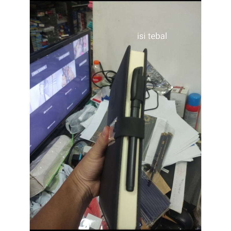 

RK buku agenda emboss rusa adam 180 lembar may you have magnet / polos tanpa magnet ukuran a5