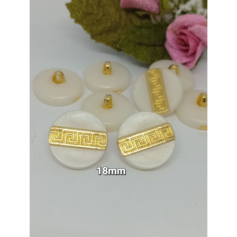 KANCING HIAS BAJU WANITA