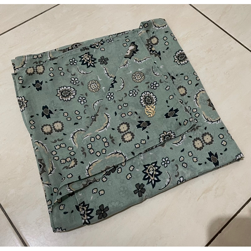 Preloved heaven lights Scarf