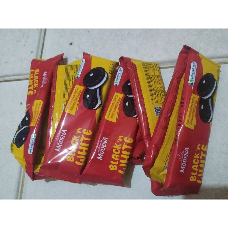 

Biskuitblackandwhiteisi11pcs