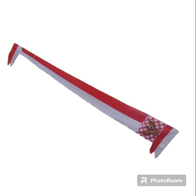 bendera umbul umbul panjang ada gambar garuda catur nya