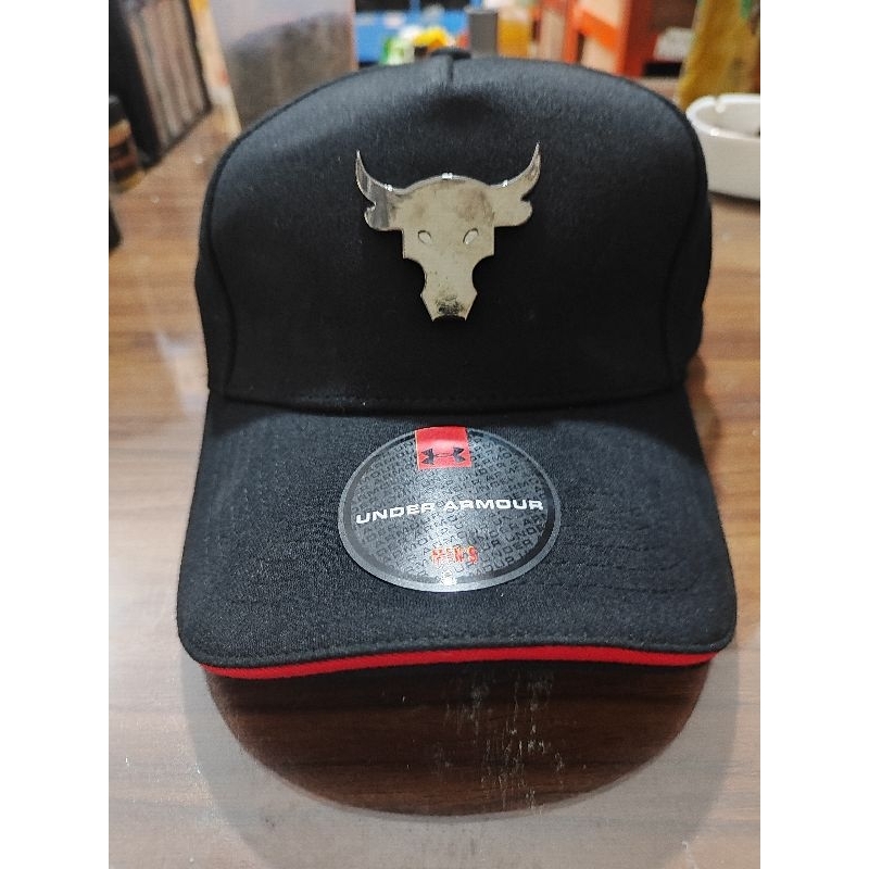 topi under armour logo banteng besi