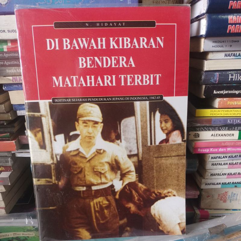 di bawah kibaran bendera matahari terbit