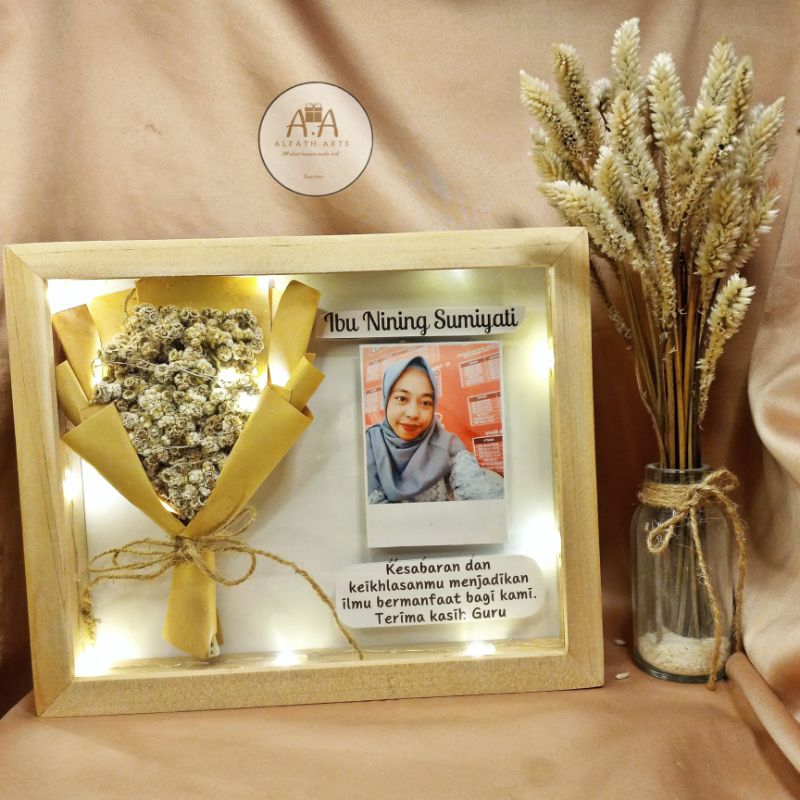 Frame 3D kaca akrilik / scrafbox Frame buket / frame wisuda / kado wisuda / kado ultah