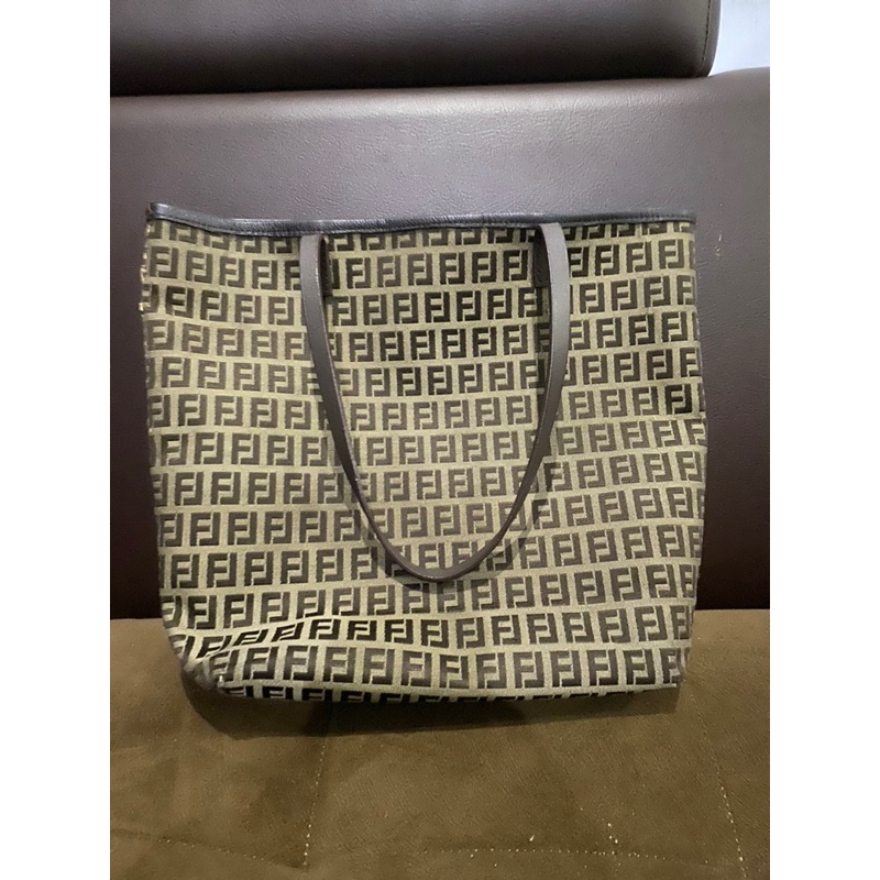 Preloved tote ala fendi