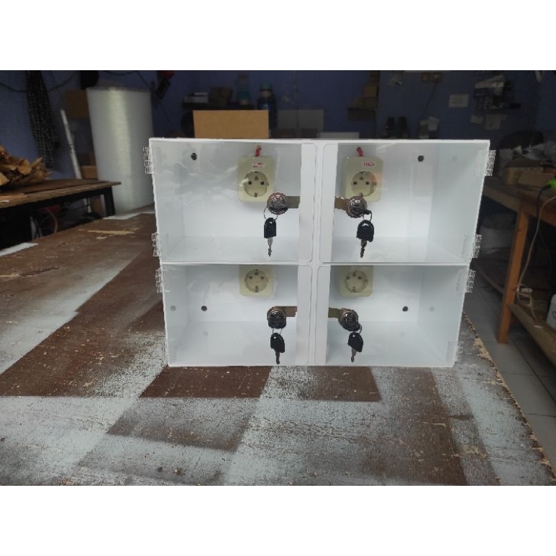 Box Charger Hp Bahan Akrilik Murah 4 Pintu