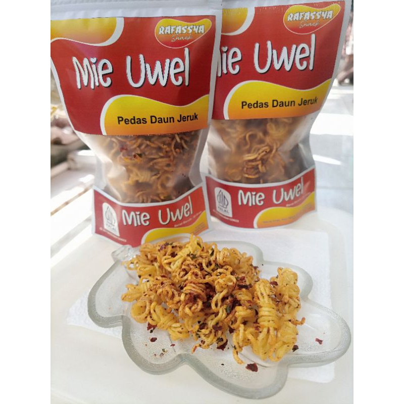 

Mie uwel pedas daun jeruk