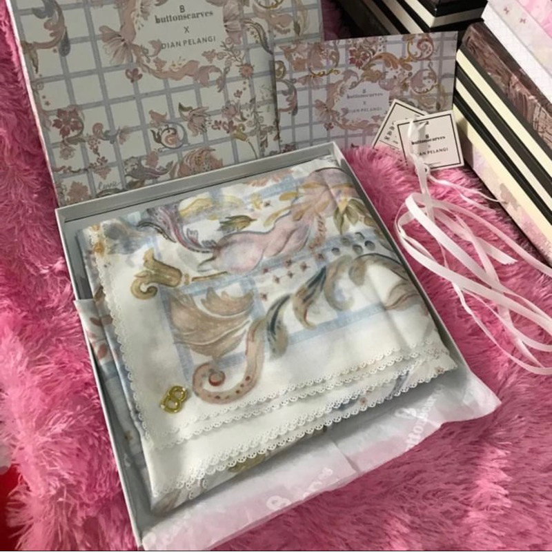 Buttonscarves X Dian Pelangi Autograpgh Warna Blanc