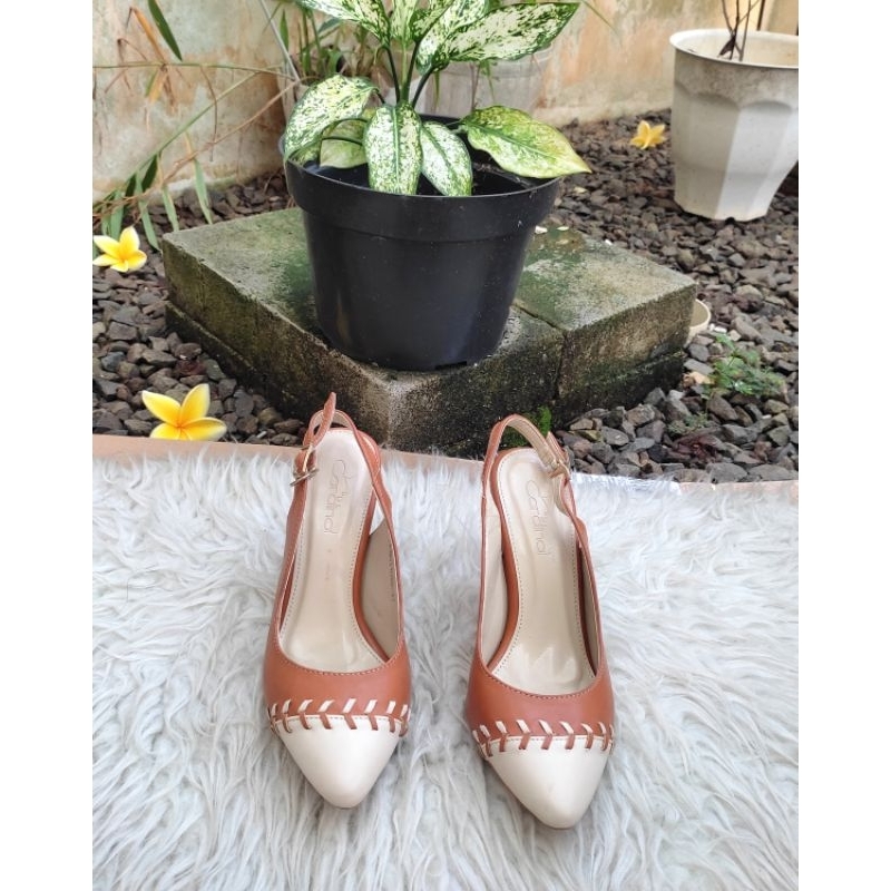 Sepatu cardinal