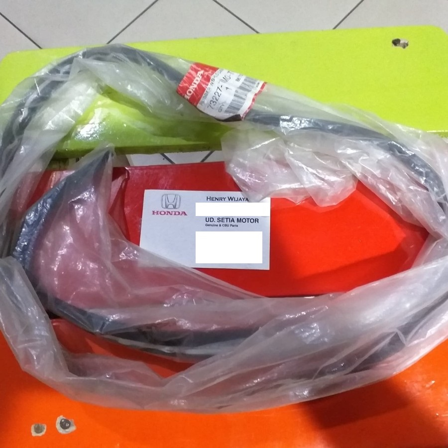 Karet List Kaca Belakang bagasi Honda Mobilio brio Original