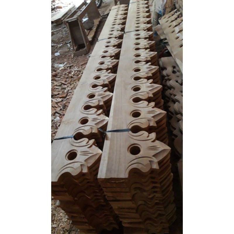 Lisplang Cemara Bolong Kayu Jati