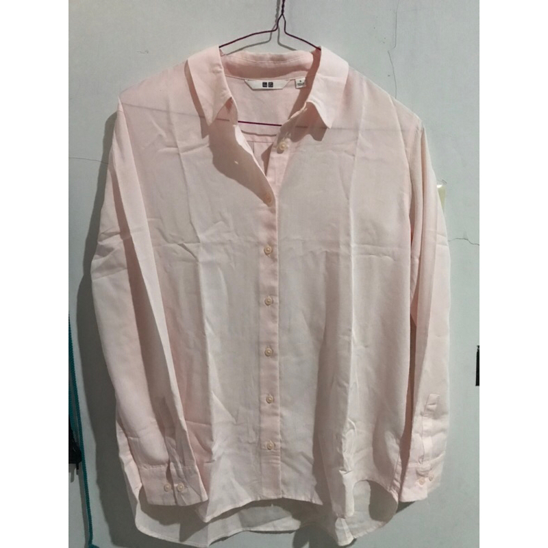 PRELOVED KEMEJA UNIQLO BABY PINK