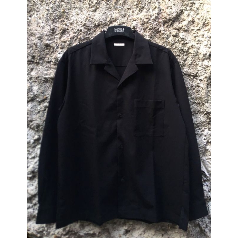 KEMEJA HITAM OPEN COLLAR GU