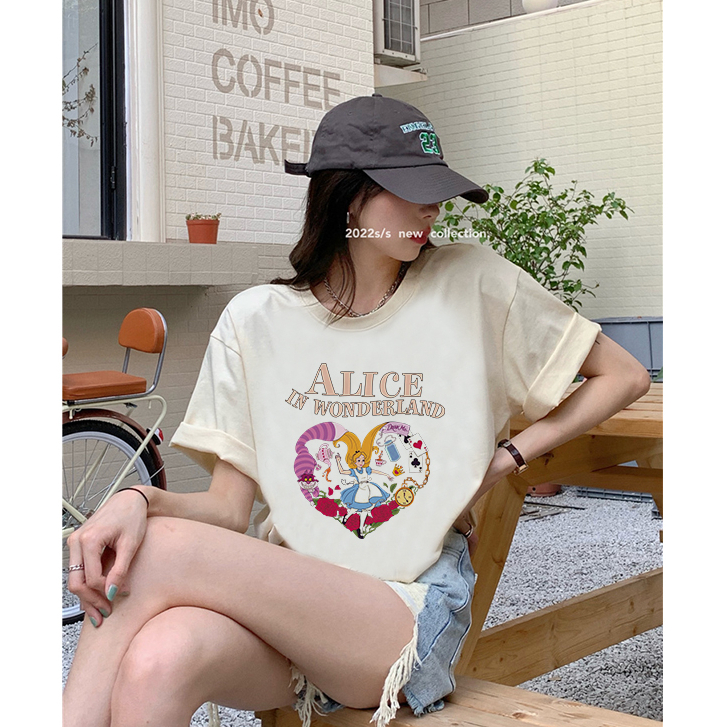 Kaos Wanita Korean Style Cartoon Alice Motif Printed Kaos Cream Import Oversize Kekinian T-Shirt