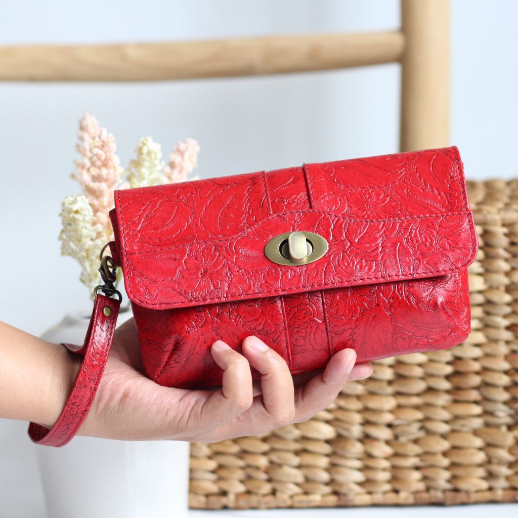 CLUTCH DAN DOMPET WANITA KULIT SAPI ASLI MODEL LOVA MOTIF BATIK DAUN / FREE GRAVIR NAMA