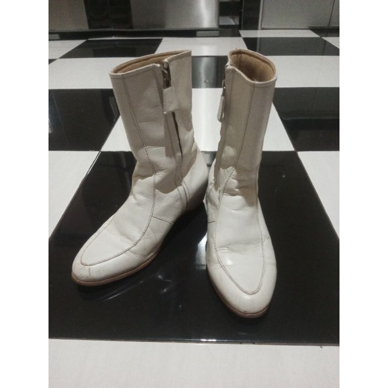 Sepatu Boots Putih Preloved Bahan Kulit