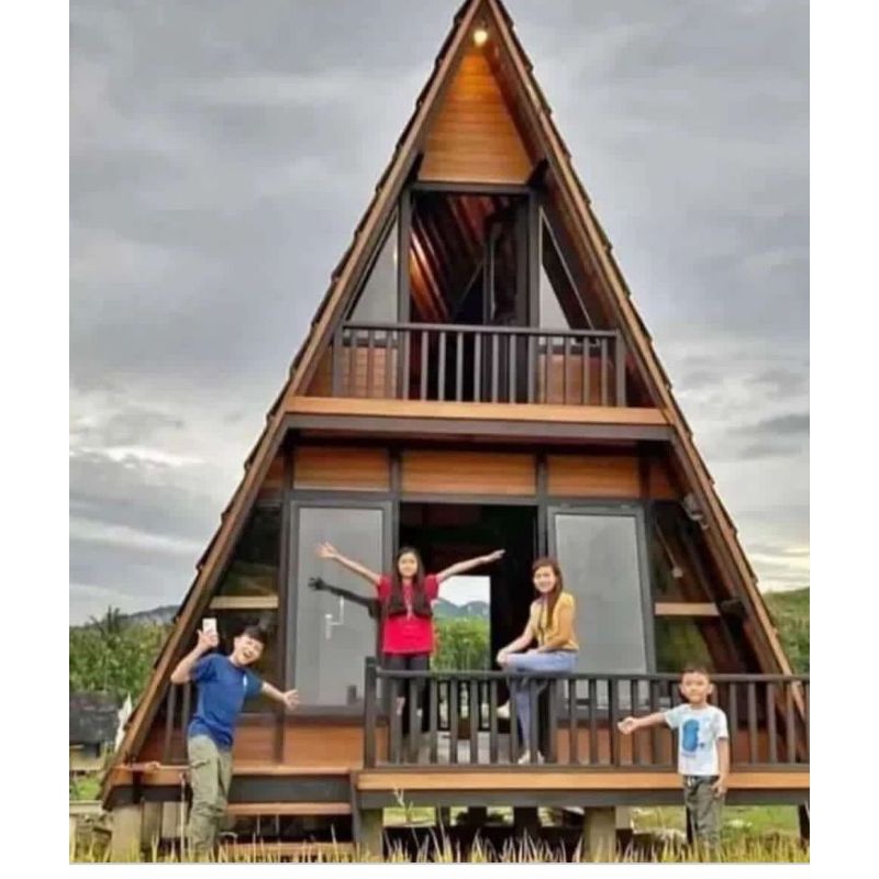 rumah kayu segitiga  panggung 2 lantai