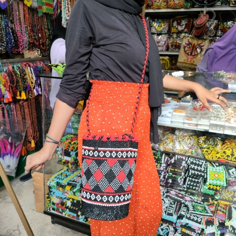 Anjat manik selempang