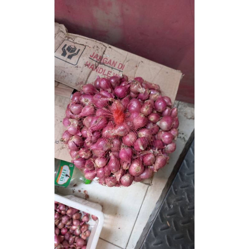 

Bawang merah merah Tanggung sedang 1kg