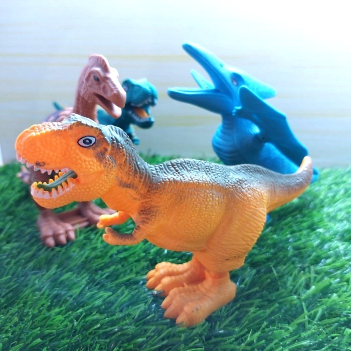 Mainan Dinosaurus Putar Berjalan