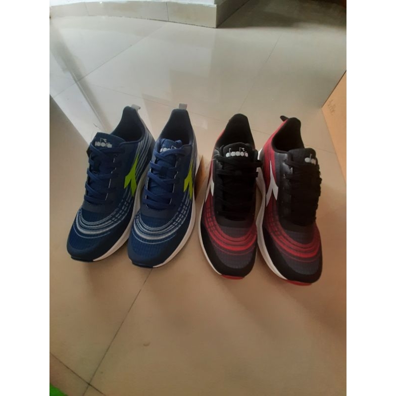 sepatu diadora Gerard hitam dan biru