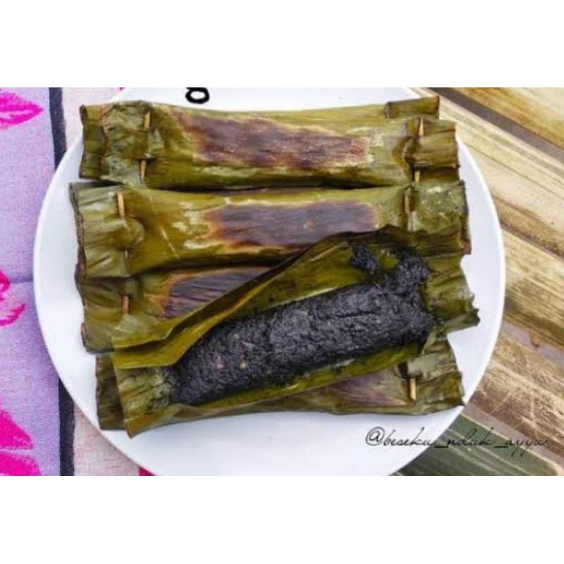 

cabuk siap makan ,sangat lezat gurih banget.Ukuran sedang(satu paket isi 5 cabuk)