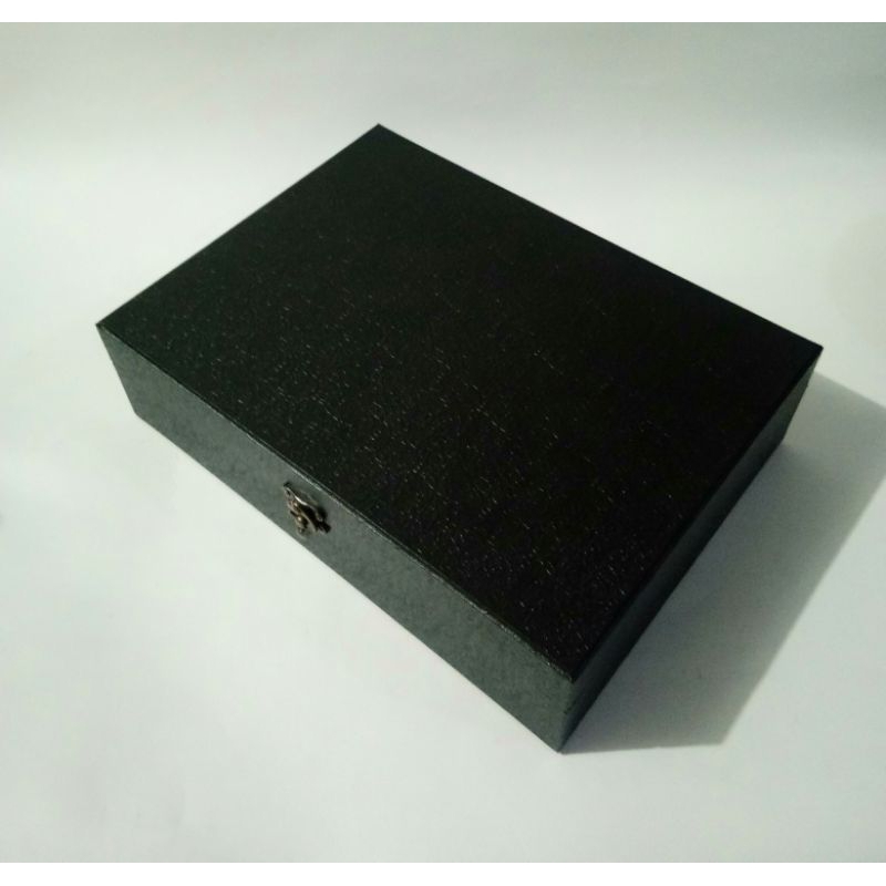 

Kotak Kado/Box Kunci/Box Koper P 30 cm L 22 cm T 8 cm