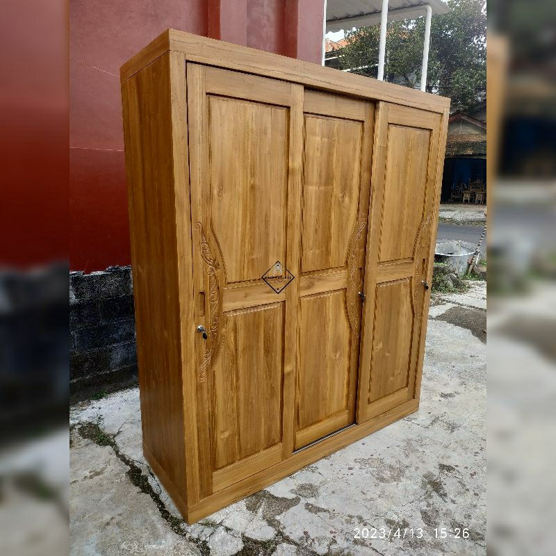 Lemari pakain minimalis pintu 3 slinding kayu jati grade A