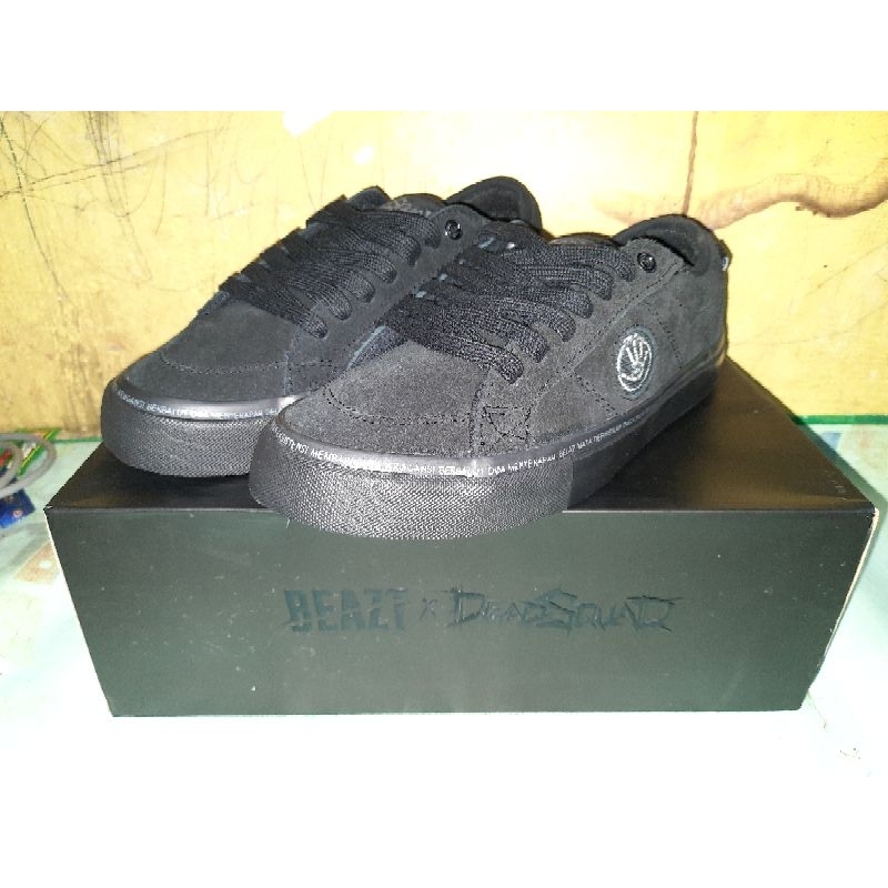 SEPATU DEADSQUAD X BEAZT