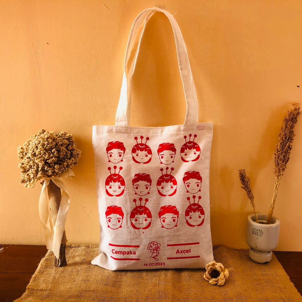 

PREMIUM TOTEBAG !! SOUVENIR NIKAH SOUVENIR PERNIKAHAN TOTEBAG SPUNBOND BLACU REQUEST DESAIN