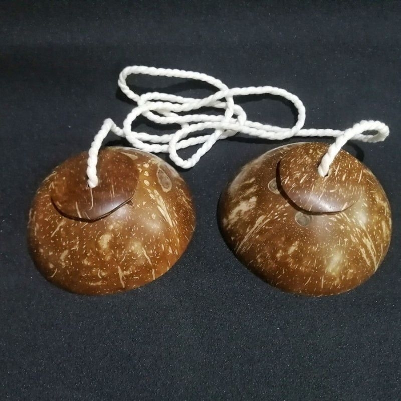Egrang Batok Kelapa - Mainan Tradisional Egrang Batok Kelapa - Mainan Anak