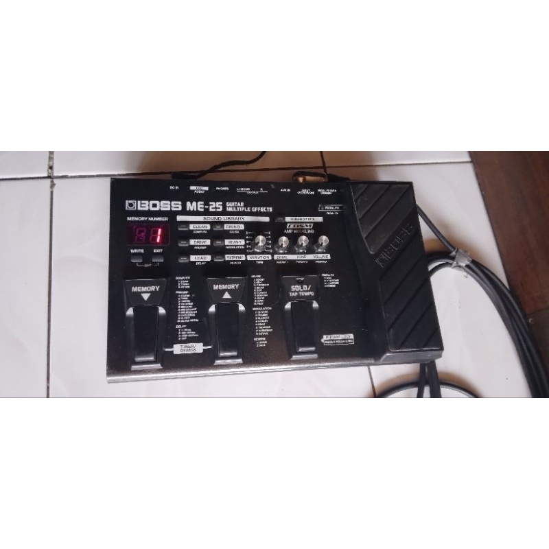 efek gitar boss me 25