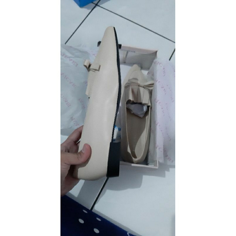 Flat Shoes Wanita Cream Vicari Size 40