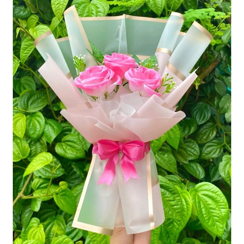 BUKET BUNGA MAWAR KUNCUP PINK KERTAS CELLOPHANE / BUKET BUNGA MEWAH / BUKET BUNGA MENARIK / BUKET BU