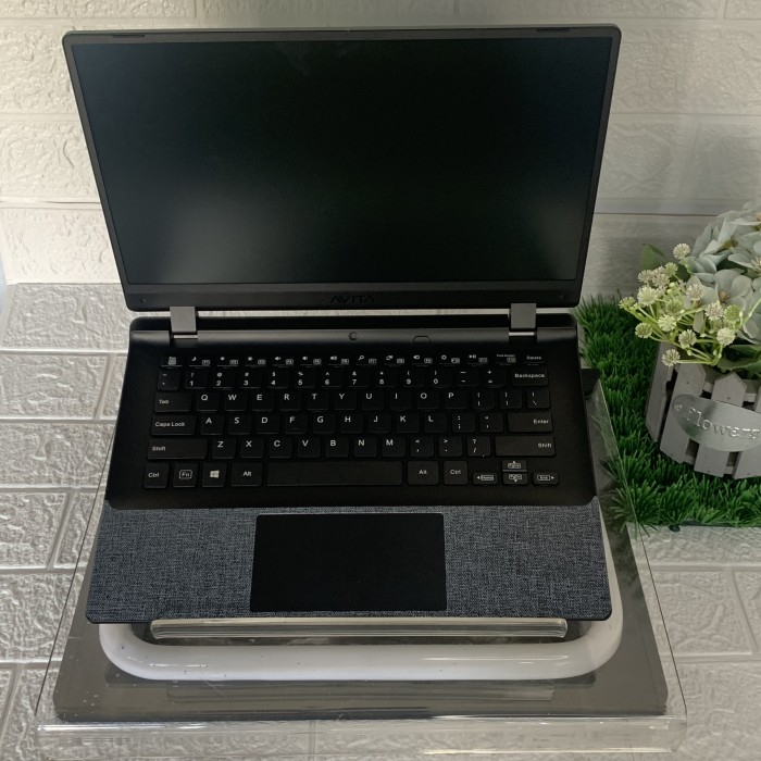 LAPTOP AVITA ESSENTIAL 14 RAM 4 SSD 128GB