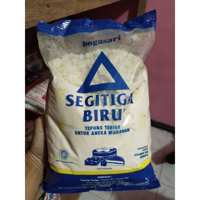 

tepung segitiga biru