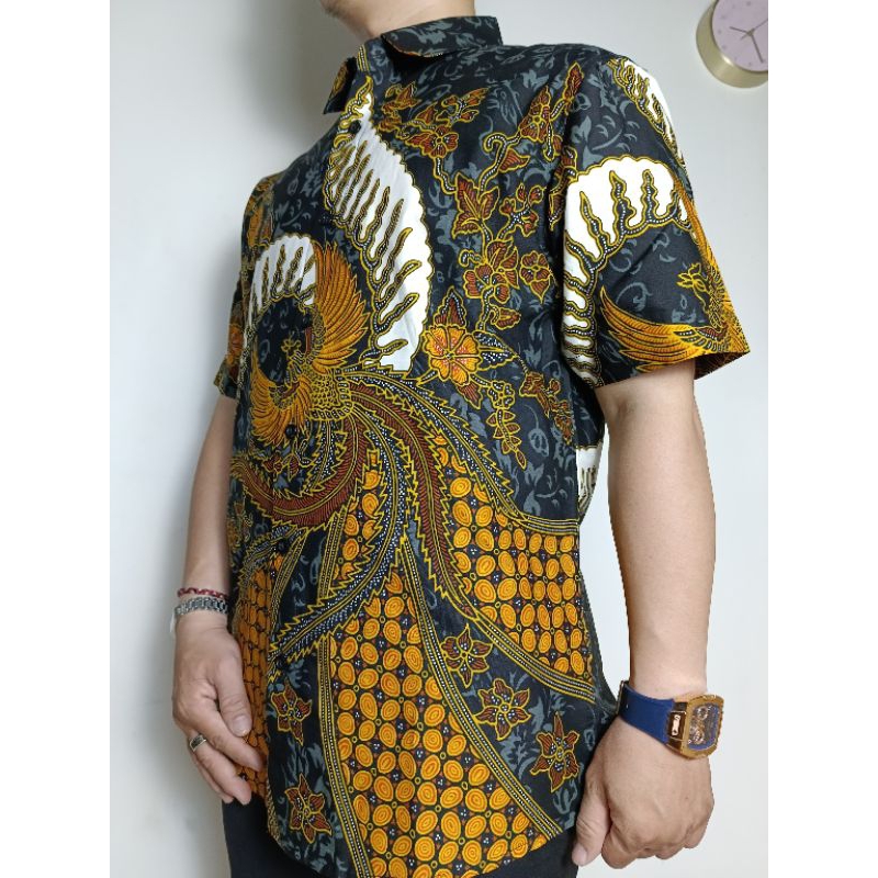 kemeja batik slim fit lengan pendek