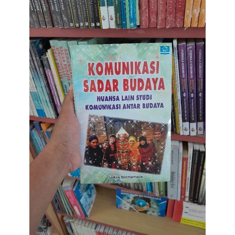 BUKU KOMUNIKASI SADAR BUDAYA NUANSA LAIN STUDI KOMUNIKASI ANTAR BUDAYA - LUKAS BATMOMOLIN
