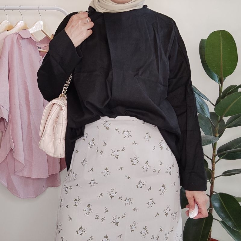 blouse hitam polos