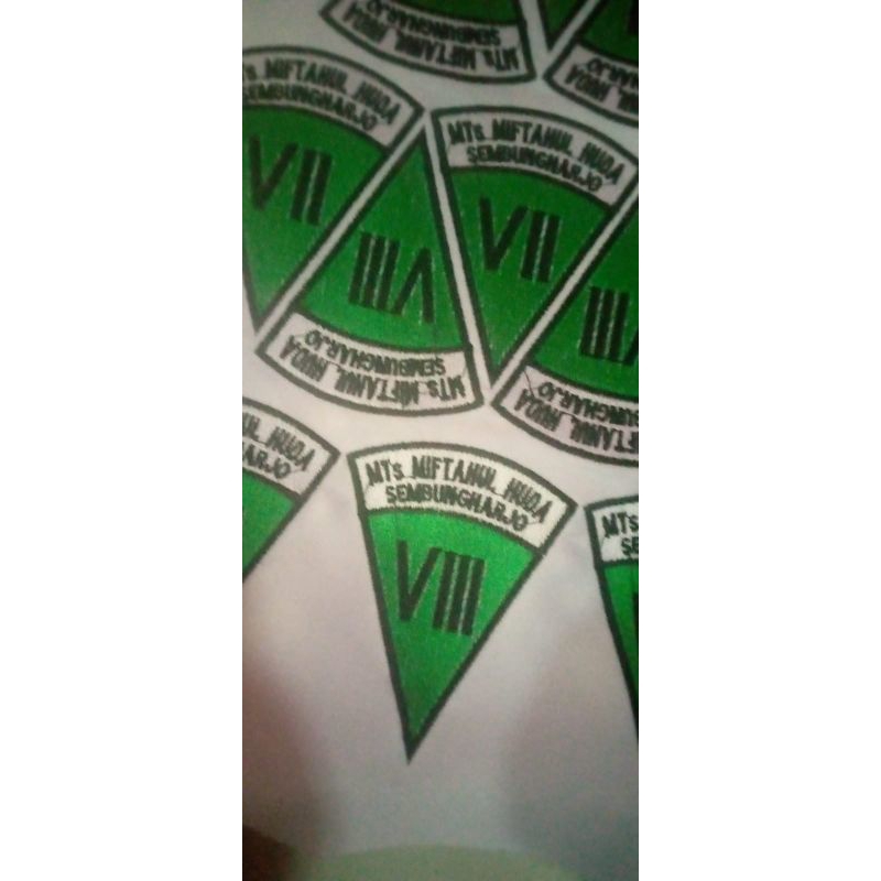 BORDIR / BET /EMBLEM CUSTOM LOGO PANGKAT KELAS LOKASI SEKOLAH NGEBLOK FULL BENANG UKURAN STANDAR TEM