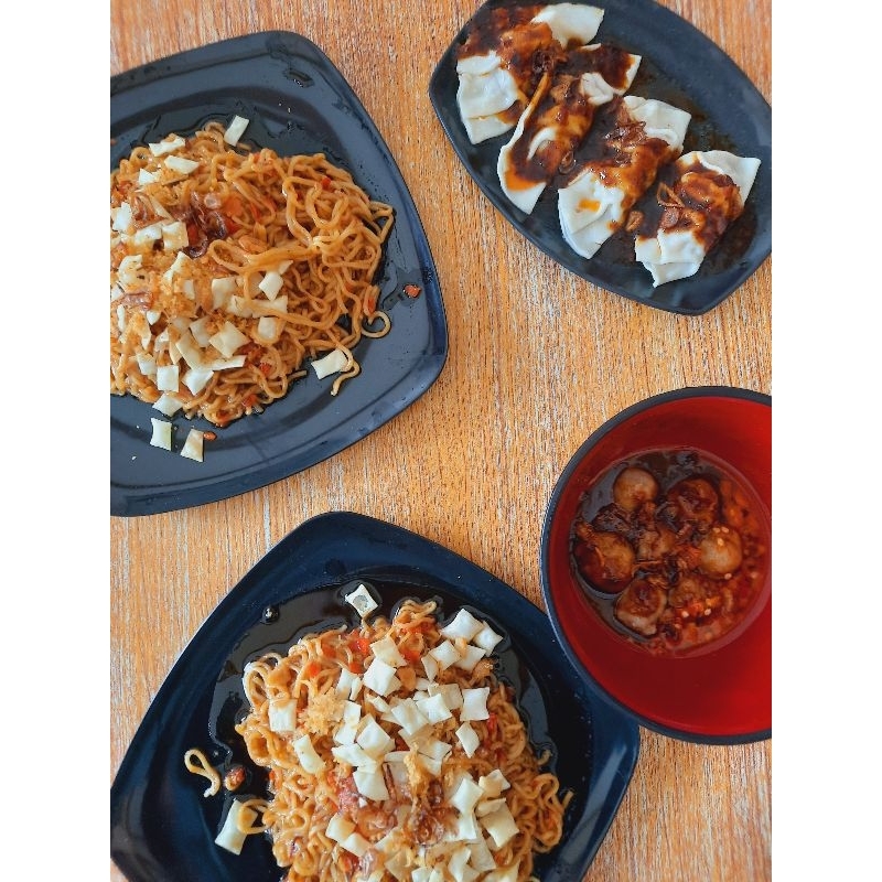 mie level pedas