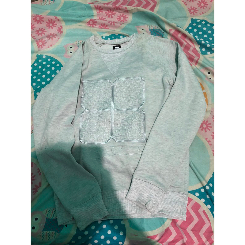 preloved sweater insight