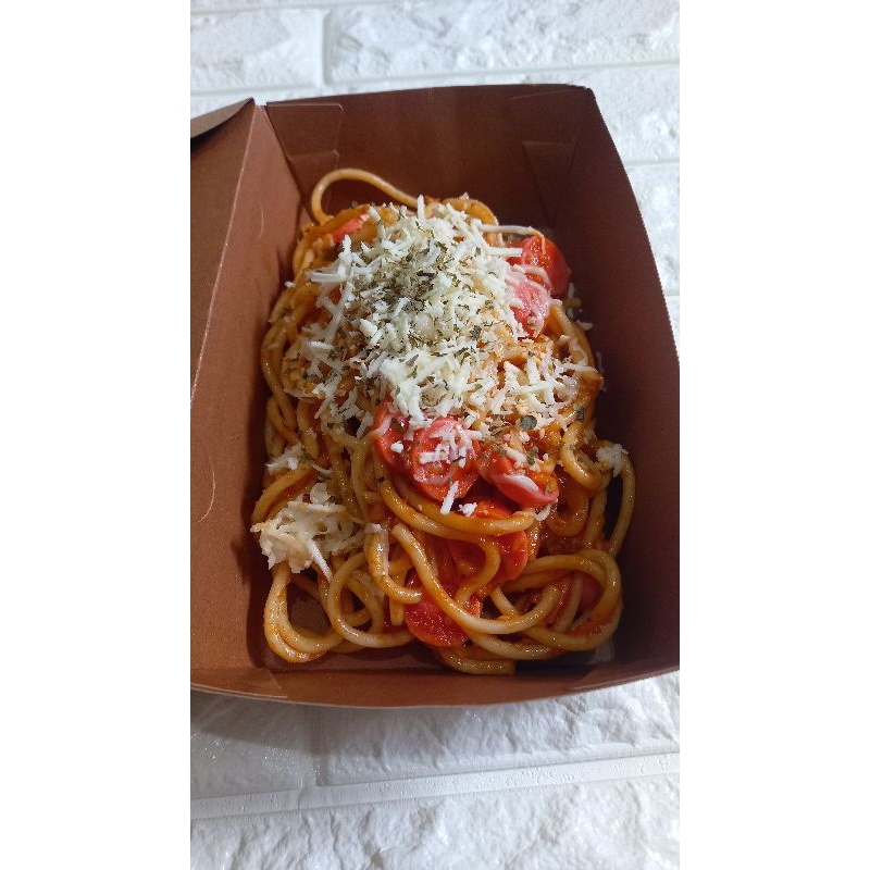 

spaghetti bolognese dan banana roll