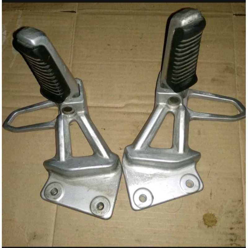 pijakan kaki foot step dudukan step belakang ori original suzuki skywave 125 bekas