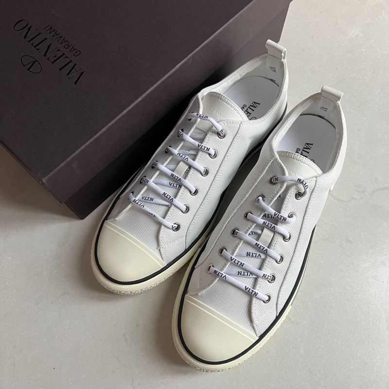 Valentino vltn giggies low top sneaker in white